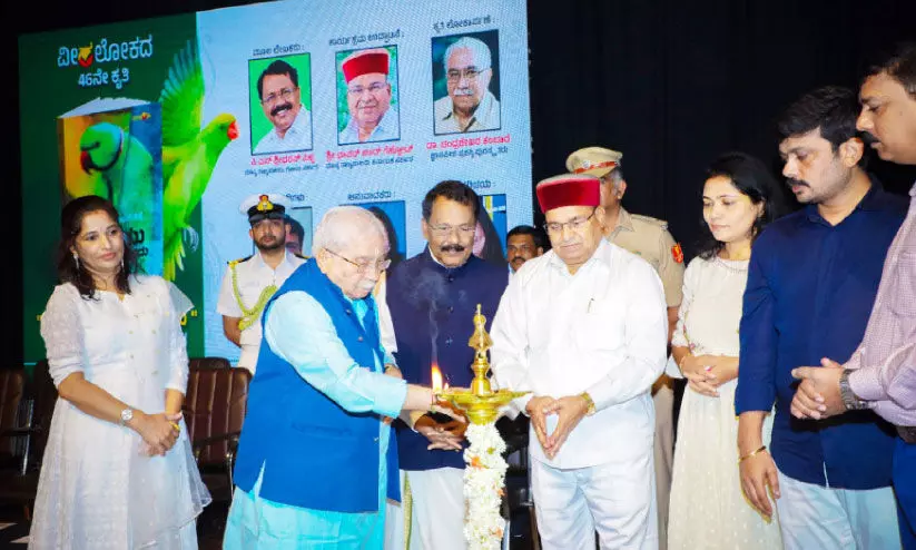 ശ്രീ​ധ​ര​ൻ പി​ള്ള ക​ഥ​ക​ളു​ടെ പ​രി​ഭാ​ഷ പ്ര​കാ​ശ​നം ചെ​യ്തു