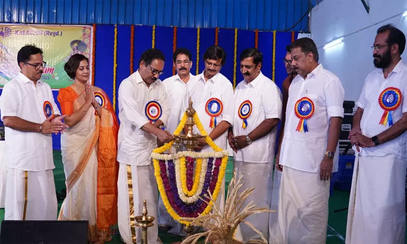 സ്നേഹത്തിന്റെ പൂവിടലാണ് ഓണം- ആല​ങ്കോട് ലീലാകൃഷ്ണൻ