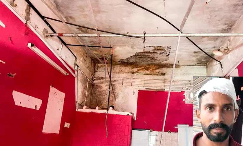 നഗരസഭ ​കെട്ടിടത്തിൽ വീണ്ടും   കോൺക്രീറ്റ്​ അടർന്നുവീണു  ഒരാൾക്ക്​ പരിക്ക്