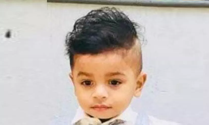 വീട്ടുമുറ്റത്തെ മതിൽ ഇടിഞ്ഞുവീണ് മൂന്നു വയസ്സുകാരൻ മരിച്ചു