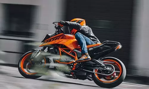 കെ.ടി.എമ്മിന് ഇവൻ ഡ്യൂക്ക്, യുവാക്കൾക്ക് ഫ്രീക്ക്; പുത്തൻ 390 എത്തി