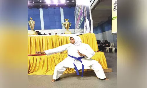 പ്രി​ൻ​സി​പ്പ​ലു​ണ്ട്, ക​രാ​ട്ടേ​യി​ൽ ഒ​രു കൈ ​നോ​ക്കാ​ൻ