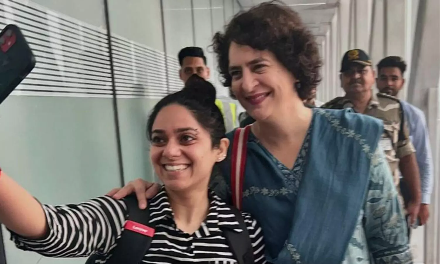 പ്രിയങ്ക ഗാന്ധി കുളുവിലെയും മണാലിയിലെയും വെള്ളപ്പൊക്ക ബാധിത പ്രദേശങ്ങൾ സന്ദർശിക്കുന്നു