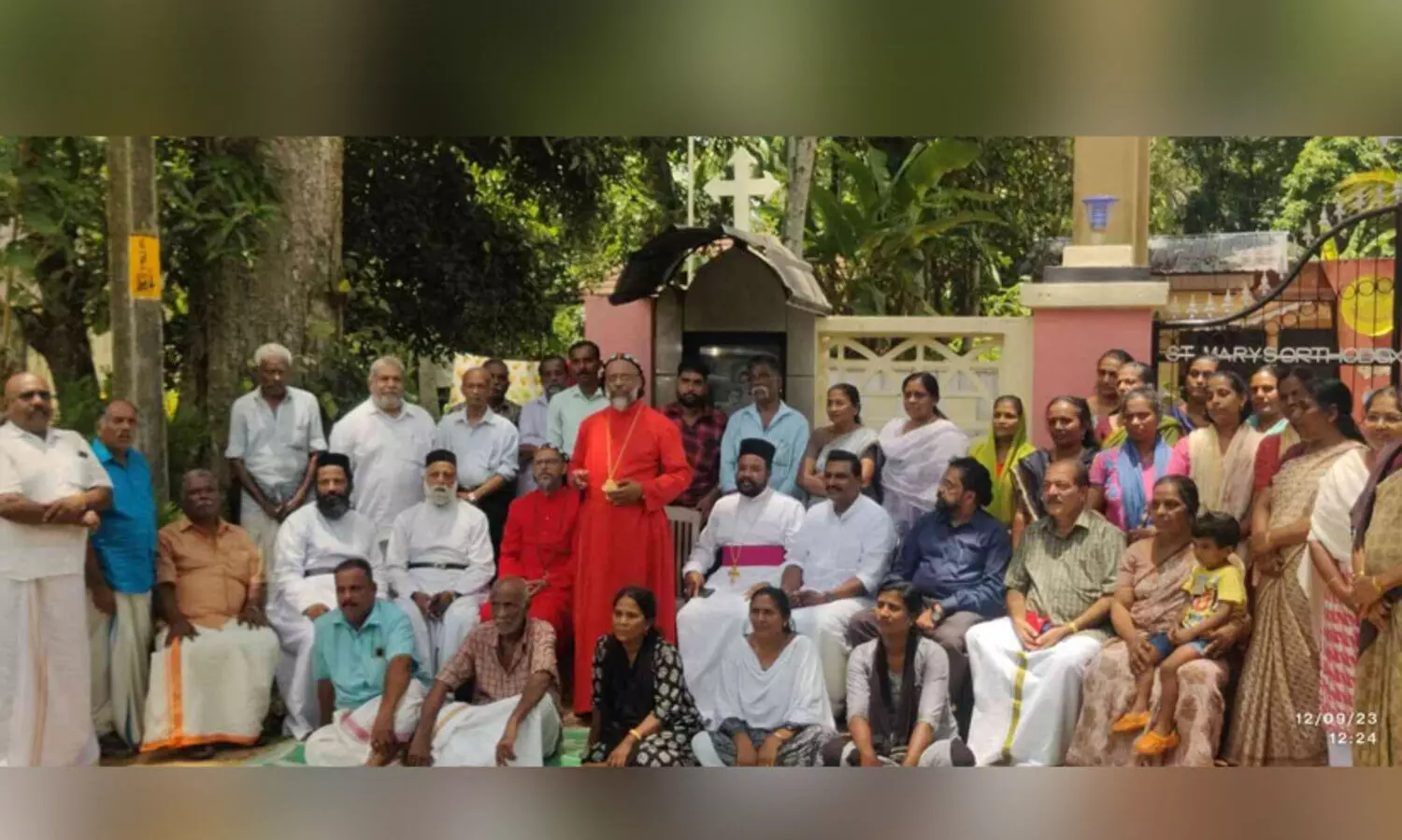 കല്ലറ നശിപ്പക്കൽ: കട്ടച്ചിറ പള്ളിക്ക് മുന്നിലെ സമരം നാലാം ദിവസത്തിലേക്ക്