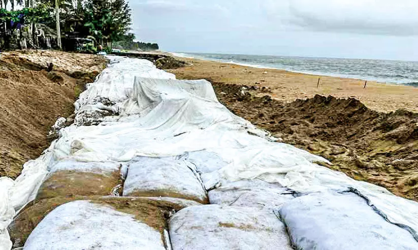 കടൽക്ഷോഭം; പൊന്നാനിയിൽ ജിയോബാഗ് സ്ഥാപിക്കൽ തകൃതി