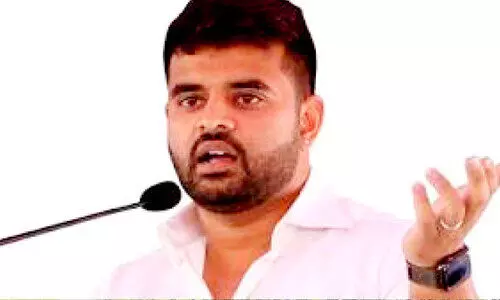 പ്രജ്വൽ രേവണ്ണയുടെ അയോഗ്യത വിധി സ്റ്റേ ചെയ്യണമെന്ന ആവശ്യം ഹൈകോടതി തള്ളി