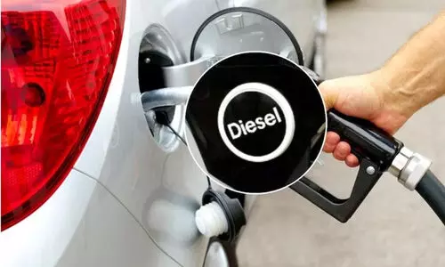 ഡീസൽ വാഹനങ്ങളുടെ വില കൂടും; 10 ശതമാനം അധിക നികുതി ചുമത്താൻ കേന്ദ്രം, ഓഹരിയിൽ ഇടിവ്