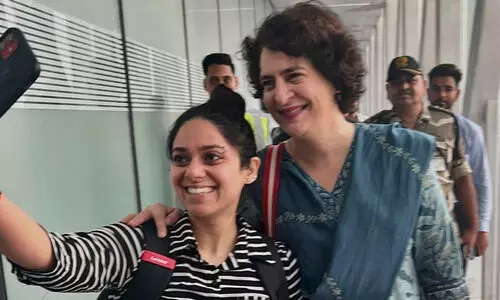 പ്രിയങ്ക ഗാന്ധി കുളുവിലെയും മണാലിയിലെയും വെള്ളപ്പൊക്ക ബാധിത പ്രദേശങ്ങൾ സന്ദർശിക്കുന്നു