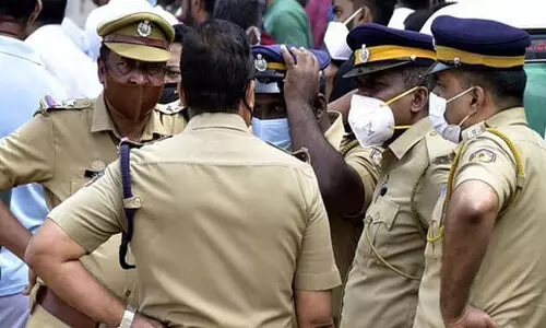 പോക്‌സോ കേസ്: പ്രതിയെ പിടികൂടുന്നതില്‍ പൊലീസിന് മടി