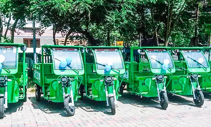 മാലിന്യ ശേഖരണത്തിന് ഓടിയെത്തി ഇ-കാർട്ടുകൾ മാലിന്യ ശേഖരണത്തിന് ഓടിയെത്തി ഇ-കാർട്ടുകൾ