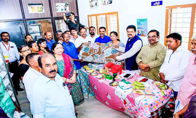 സഹകരണ മേഖലയെ പഠിക്കാൻ കഞ്ഞിക്കുഴി ബാങ്കിലെത്തി ഒഡിഷ സംഘം സഹകരണ മേഖലയെ പഠിക്കാൻ കഞ്ഞിക്കുഴി ബാങ്കിലെത്തി ഒഡിഷ സംഘം