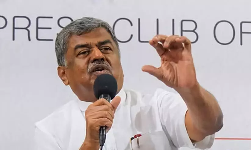 പൊതുവേദിയിൽ സിദ്ധരാമയ്യക്കെതിരെ വിമർശനം; ബി.കെ ഹരിപ്രസാദിന് കാരണം കാണിക്കൽ നോട്ടീസ് പൊതുവേദിയിൽ സിദ്ധരാമയ്യക്കെതിരെ വിമർശനം; ബി.കെ ഹരിപ്രസാദിന് കാരണം കാണിക്കൽ നോട്ടീസ്