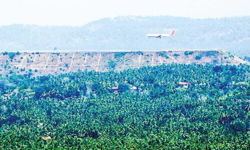 കരിപ്പൂര് വിമാനത്താവള വികസനം: ഭൂമി കൈമാറേണ്ട അവസാന തീയതി മറ്റന്നാൾ; വട്ടമിട്ട് പറക്കുന്നു, അവ്യക്തത കരിപ്പൂര് വിമാനത്താവള വികസനം: ഭൂമി കൈമാറേണ്ട അവസാന തീയതി മറ്റന്നാൾ; വട്ടമിട്ട് പറക്കുന്നു, അവ്യക്തത