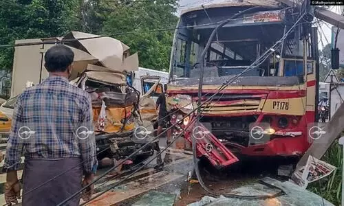 ബസും മിനി വാനും കൂട്ടിയിടിച്ച് രണ്ടുപേർ മരിച്ചു; 25 ഓളം പേർക്ക് പരിക്ക്