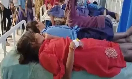 സ്കൂളിലെ ഉച്ചഭക്ഷണത്തിൽ ഓന്ത്: 50 കുട്ടികൾ ആശുപത്രിയിൽ