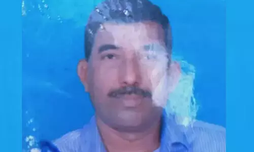 അരൂരിൽ ടാങ്കർ ലോറിയും ബൈക്കും കൂട്ടിയിടിച്ച് ബൈക്ക് യാത്രികൻ മരിച്ചു അരൂരിൽ ടാങ്കർ ലോറിയും ബൈക്കും കൂട്ടിയിടിച്ച് ബൈക്ക് യാത്രികൻ മരിച്ചു