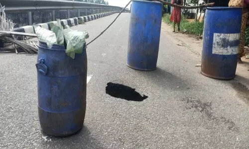 കോവളം കാരോട് ബൈപാസ് ​ സർവിസ് റോഡിൽ വലിയ കുഴി രൂപപ്പെട്ടു