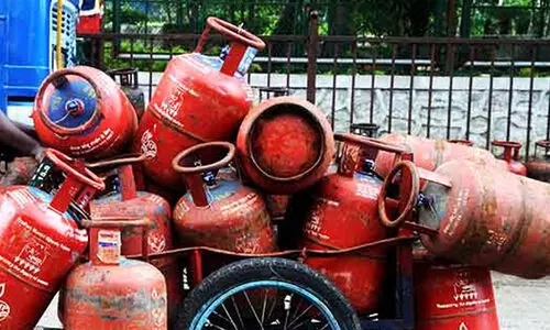 ഉ​ജ്ജ്വ​ല യോ​ജ​ന​യി​ൽ 75 ല​ക്ഷം എ​ൽ.​പി.​ജി ക​ണ​ക്ഷ​നു​ക​ൾ കൂ​ടി