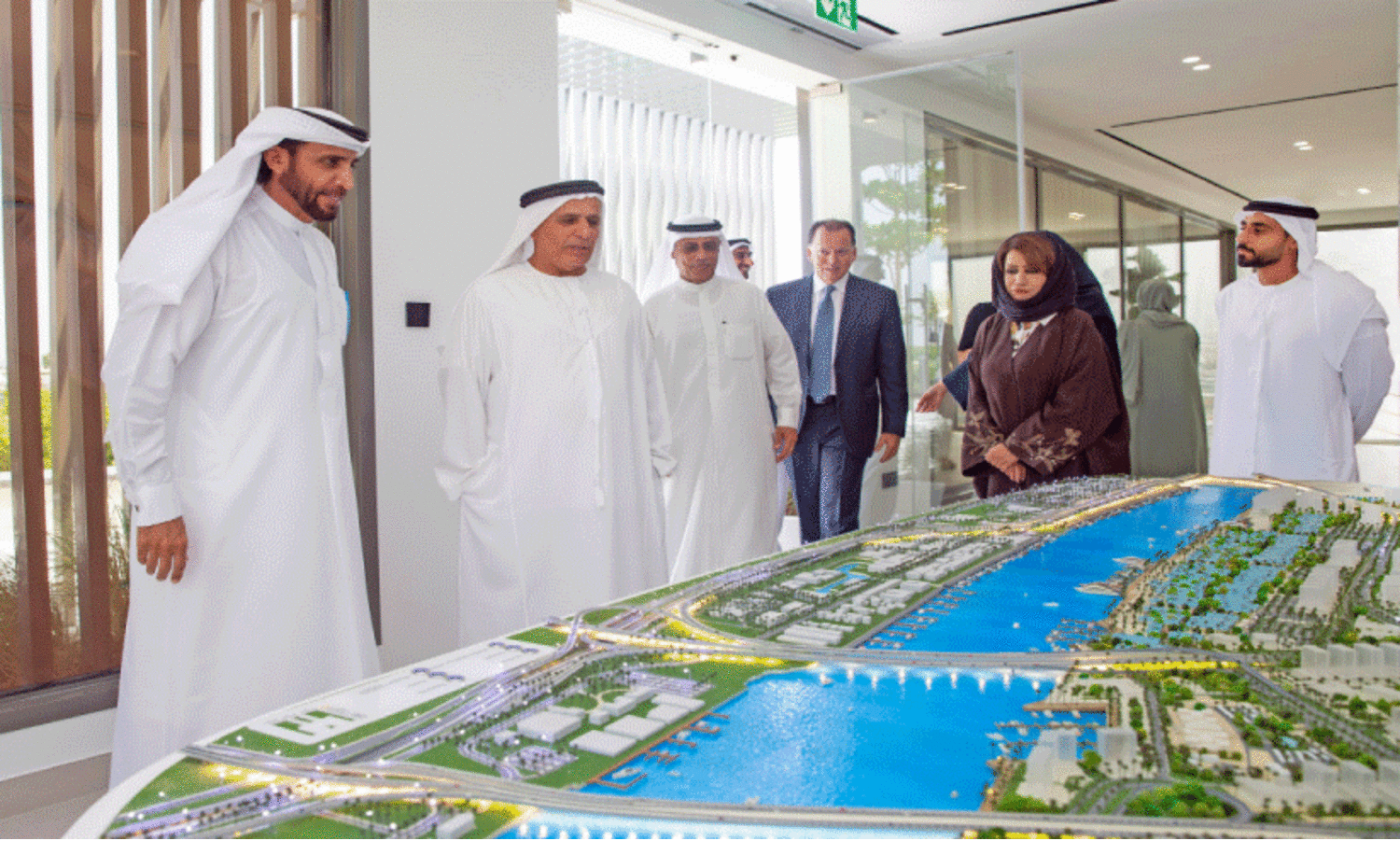 ദു​ബൈ ഐ​ല​ൻ​ഡു​ക​ളെ    ബ​ർ​ദു​ബൈ​യു​മാ​യി ബ​ന്ധി​പ്പി​ച്ച്​ പാ​ലം