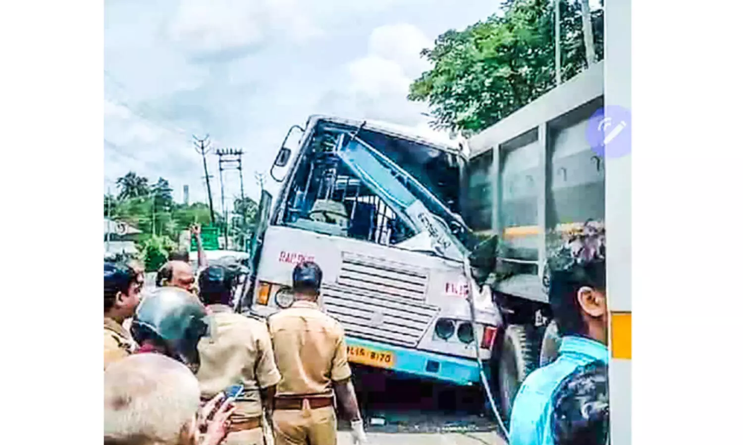 ലോറിക്കുപിന്നിൽ കെ.എസ്.ആർ.ടി.സി ബസിടിച്ച് 13 പേർക്ക്​ പരിക്ക്