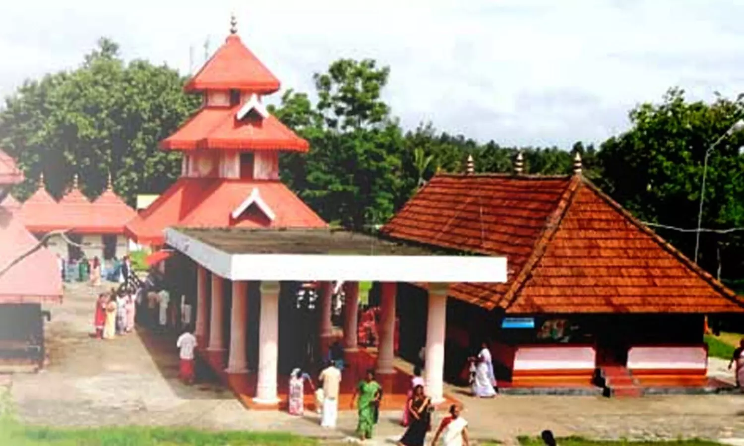 ദേവസ്വം ഭൂമിയിലെ പാട്ടക്കാർക്കെതിരെ വ്യാജ പരാതി; അധികൃതർക്കെതിരെ പ്രതിഷേധം