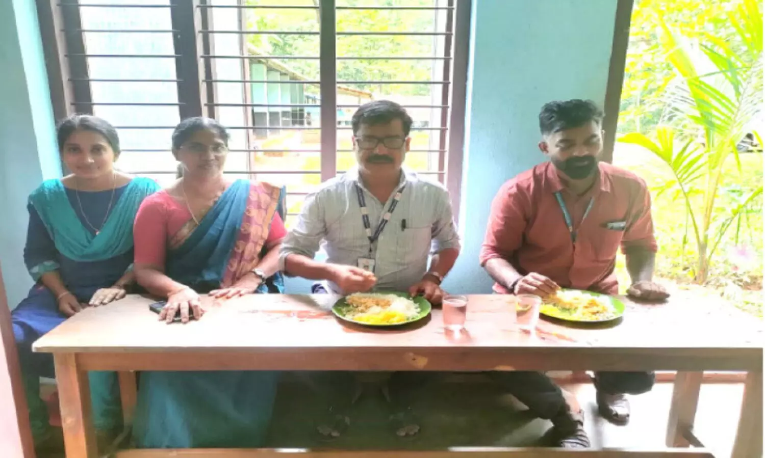 വ്യത്യസ്തനാമൊരു സപ്ലൈ ഓഫിസർ: സ്കൂളിലെ ഉച്ചഭക്ഷണം കഴിച്ച് ഗുണനിലവാര പരിശോധന