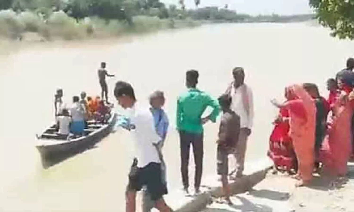 ബിഹാറിൽ ബോട്ട് മുങ്ങി 10 കുട്ടികളെ കാണാതായി