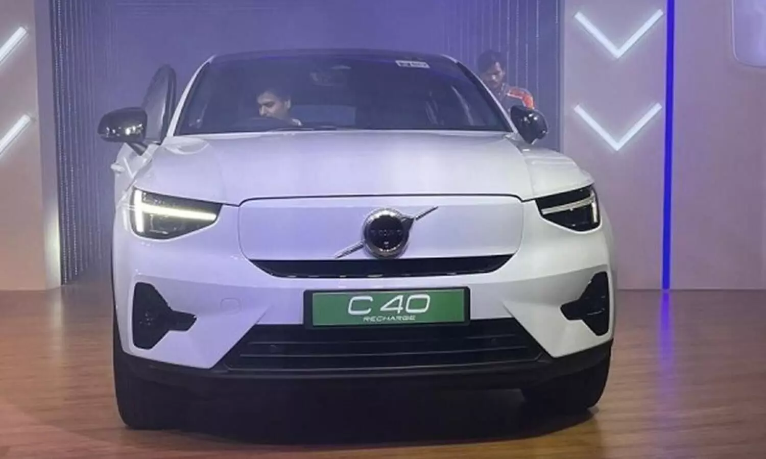 ഒറ്റ ചാർജിൽ 530 കിലോമീറ്റർ റേഞ്ച്​; ലക്ഷ്വറി ഇ.വിയുടെ ഡെലിവറി ആരംഭിച്ചു