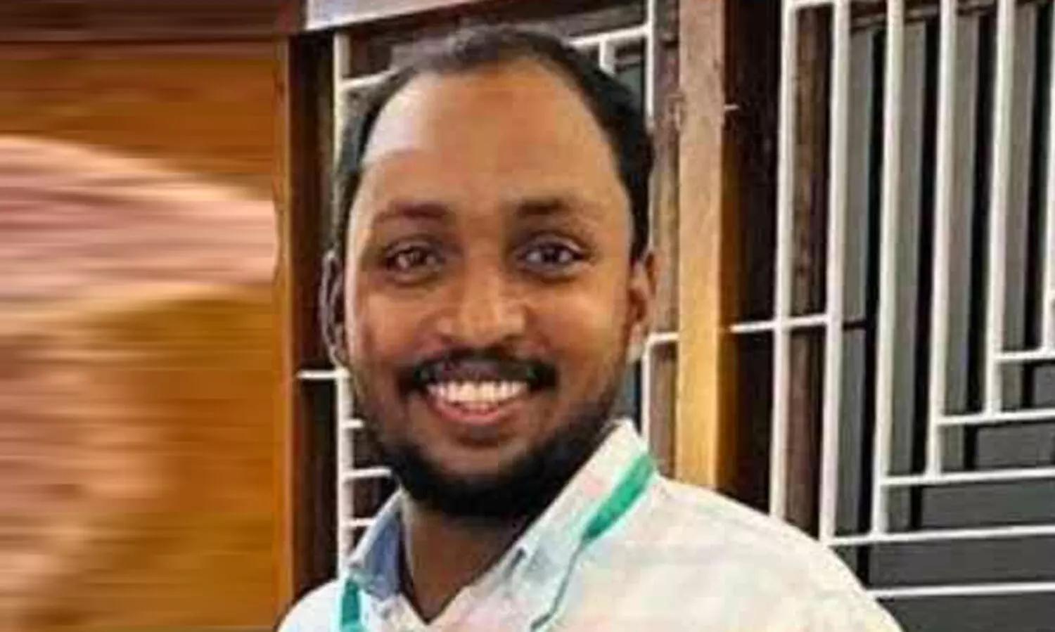 പരസ്യ ബോർഡ് സ്ഥാപിക്കുന്നതിനിടെ യുവാവ് ഷോക്കേറ്റ് മരിച്ചു