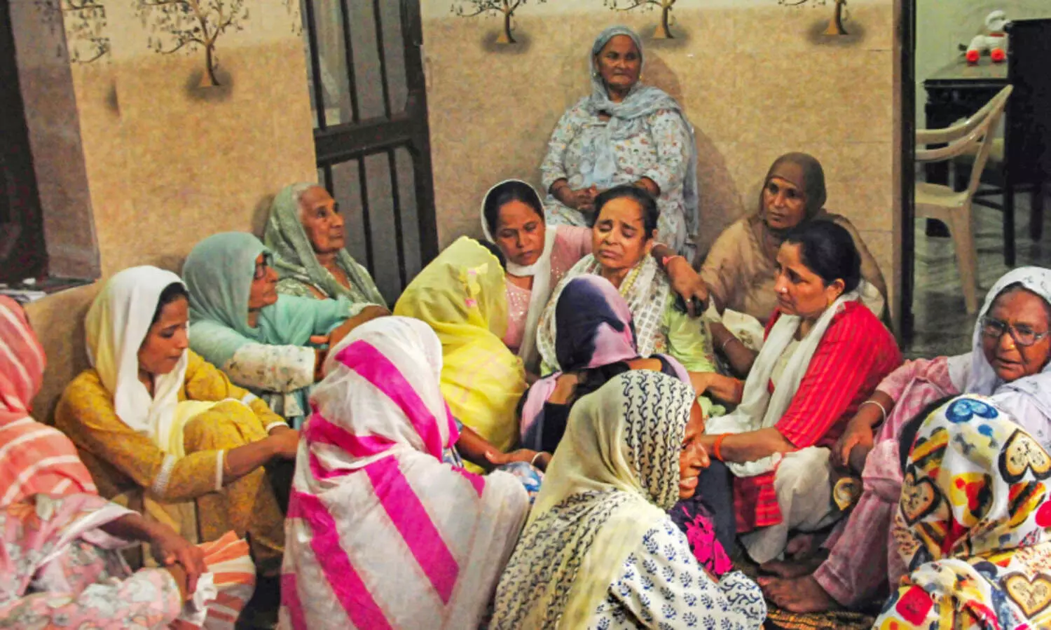 അനന്ത്നാഗിൽ രണ്ടു ഭീകരരെ വളഞ്ഞതായി പൊലീസ്