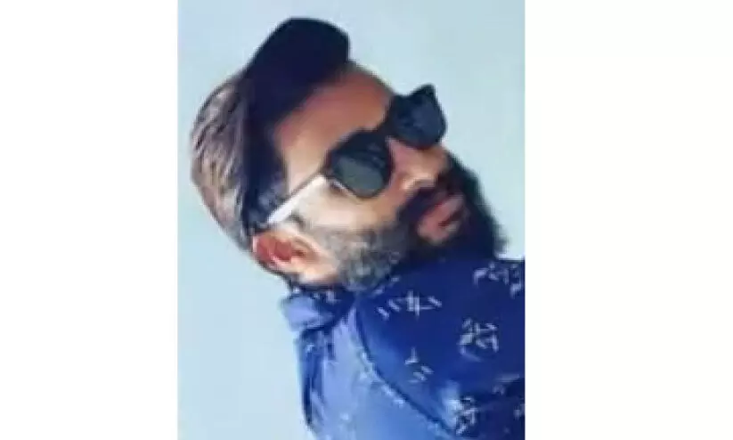 ബൈ​ക്ക് യാ​ത്രി​ക​നാ​യ യൂ​ട്യൂ​ബ് വ്ലോഗർ ബ​സി​ടി​ച്ച് മ​രി​ച്ചു