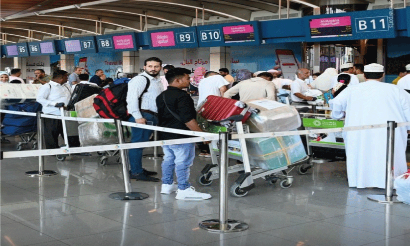 ഖ​രീ​ഫ്​: സ​ലാ​ല എ​യ​ർ​പോ​ർ​ട്ടി​ലെ​ത്തി​യ​ത്​ 4.71 ല​ക്ഷം യാ​ത്ര​ക്കാ​ർ