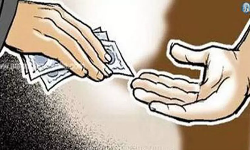 ക​ണ്ണൂ​ര്‍ ജില്ല ആശുപത്രിയിലെ കൈക്കൂലി: സൂപ്രണ്ട് ആരോഗ്യ വകുപ്പിന് റിപ്പോര്‍ട്ട് നല്‍കി