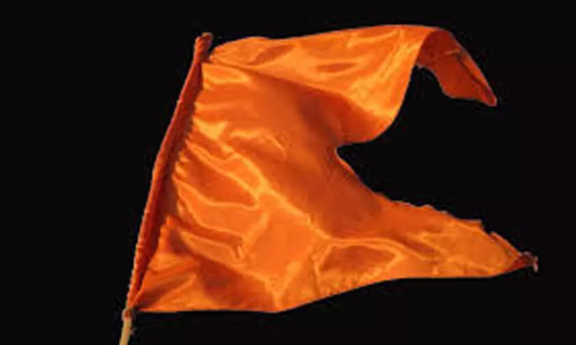 ക്ഷേത്രത്തിൽ കാവിക്കൊടി സ്ഥാപിക്കുന്നത്​ ഹൈകോടതി തടഞ്ഞു: ‘ആത്മീയ വിളക്കുമാടങ്ങളായ ക്ഷേത്രങ്ങളുടെ വിശുദ്ധി രാഷ്ട്രീയ ലക്ഷ്യംകൊണ്ട് തകർക്കാനാവില്ല’