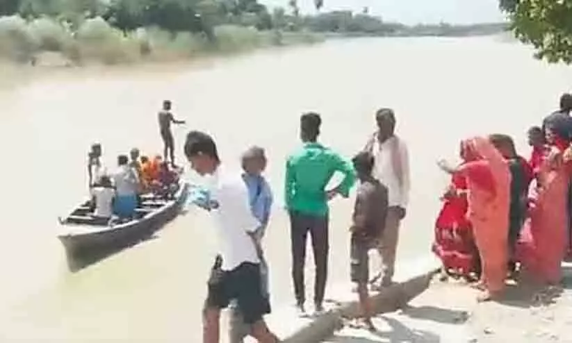 ബിഹാറിൽ ബോട്ട് മുങ്ങി 10 കുട്ടികളെ കാണാതായി