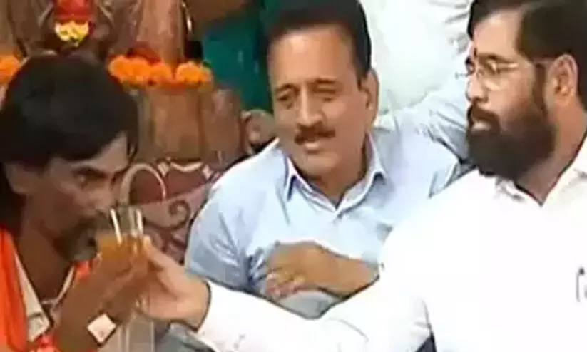 മറാത്താ ക്വാട്ട പ്രതിഷേധം; മനോജ് ജാരങ്കെ നിരാഹാരം അവസാനിപ്പിച്ചു