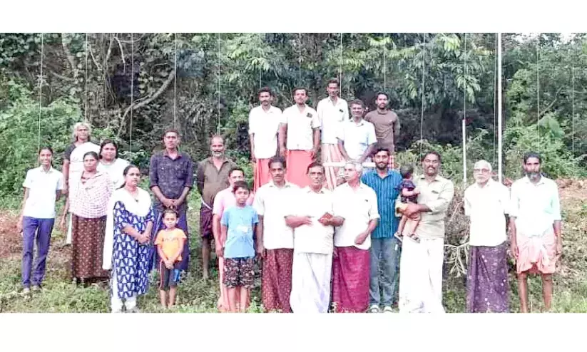 കാട്ടാന ശല്യം: നാട്ടുകാര്‍ സൗരോർജ വേലി സ്ഥാപിച്ചു