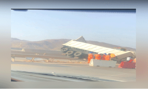 മ​സ്‌​ക​ത്ത്​-​നി​സ്‌​വ റോ​ഡി​ൽ ട്ര​ക്ക്​    മ​റി​ഞ്ഞ്​ ഒ​രാ​ൾ മ​രി​ച്ചു