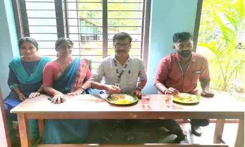 വ്യത്യസ്തനാമൊരു സപ്ലൈ ഓഫിസർ: സ്കൂളിലെ ഉച്ചഭക്ഷണം കഴിച്ച് ഗുണനിലവാര പരിശോധന