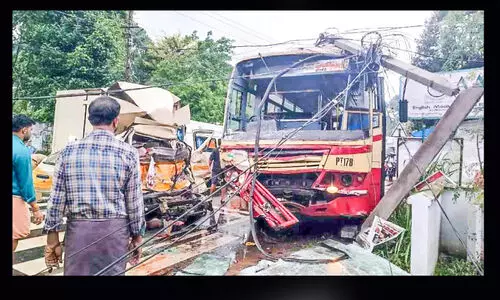 അലക്ഷ്യമായ ഡ്രൈവിങ്: എം.സി റോഡിൽ അപകടം പതിവ്​