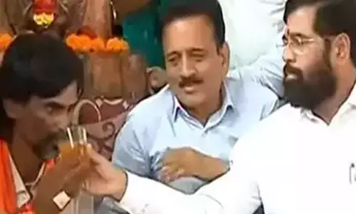 മറാത്താ ക്വാട്ട പ്രതിഷേധം; മനോജ് ജാരങ്കെ നിരാഹാരം അവസാനിപ്പിച്ചു