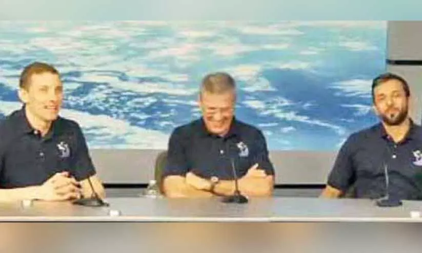 ബ​ഹി​രാ​കാ​ശ​ത്ത്​ പ്രി​യം മാം​ഗോ സാ​ല​ഡ്, വി​നോ​ദം ചെ​സ്​