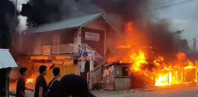 അവകാശികളില്ലാത്ത 96 മൃതദേഹങ്ങൾ, കൊള്ളയടിച്ചത് 5,668 ആയുധങ്ങൾ: മണിപ്പൂർ കലാപത്തെക്കുറിച്ചുള്ള സ്ഥിതി വിവരക്കണക്കുകൾ പുറത്ത് അവകാശികളില്ലാത്ത 96 മൃതദേഹങ്ങൾ, കൊള്ളയടിച്ചത് 5,668 ആയുധങ്ങൾ: മണിപ്പൂർ കലാപത്തെക്കുറിച്ചുള്ള സ്ഥിതി വിവരക്കണക്കുകൾ പുറത്ത്