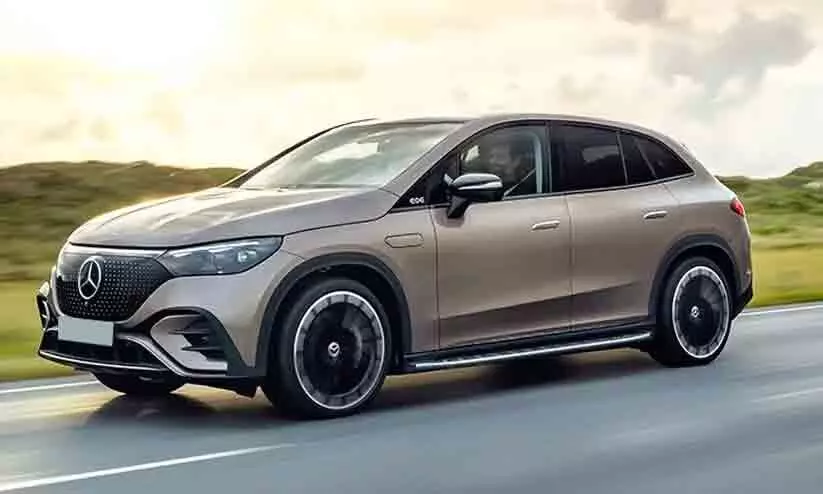 മെഴ്സിഡസിന്റെ മൂന്നാം ആഡംബര ഇവി ഇന്ത്യയിലേക്ക്; അതും എസ്.യു.വി, പേര് ഇ.ക്യൂ.ഇ മെഴ്സിഡസിന്റെ മൂന്നാം ആഡംബര ഇവി ഇന്ത്യയിലേക്ക്; അതും എസ്.യു.വി, പേര് ഇ.ക്യൂ.ഇ