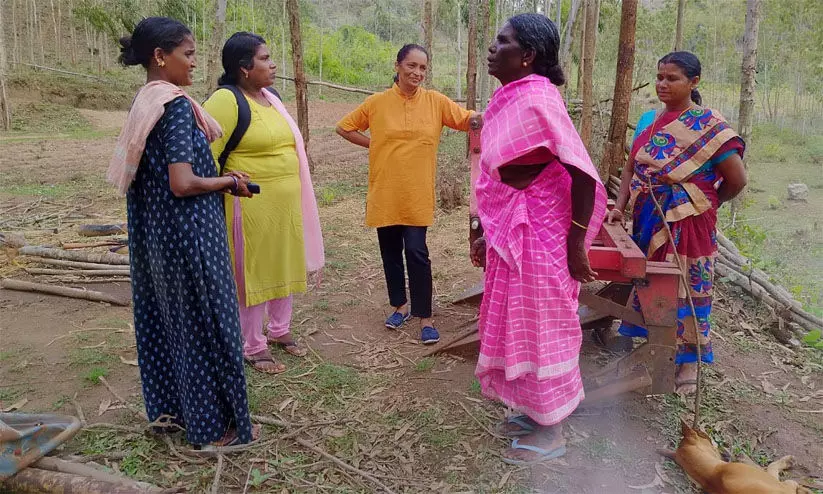 അട്ടപ്പാടിയിൽ ആദിവാസി ഭൂമി പിടിച്ചെടുക്കൽ: വസ്തുതാന്വേഷണ സമിതി സന്ദർശനം നടത്തി അട്ടപ്പാടിയിൽ ആദിവാസി ഭൂമി പിടിച്ചെടുക്കൽ: വസ്തുതാന്വേഷണ സമിതി സന്ദർശനം നടത്തി