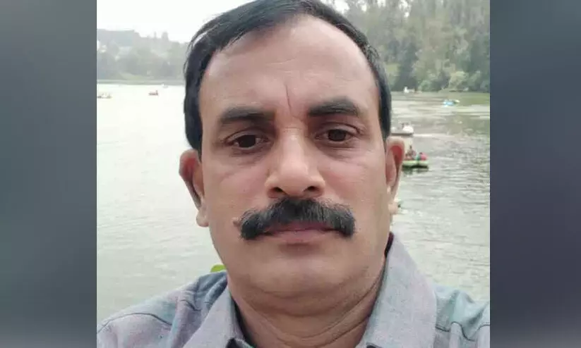 കാറിടിച്ച് ബൈക്ക് യാത്രികൻ മരിച്ചു കാറിടിച്ച് ബൈക്ക് യാത്രികൻ മരിച്ചു