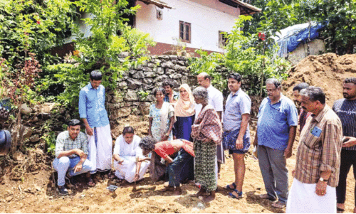 ലൈ​ഫ് മി​ഷ​ൻ തു​ണ​യാ​യി; ആ​ദി​വാ​സി കു​ടും​ബ​ങ്ങ​ൾ​ക്ക് വീ​ടി​ന്​ കു​റ്റി​യ​ടി​ച്ചു