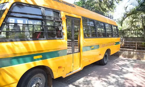 ബം​ഗ​ളൂ​രു-​മൈ​സൂ​രു ദേ​ശീ​യ​പാ​ത​യി​ൽ എ​തി​ർ​ദി​ശ​യി​ൽ കു​തി​ച്ച് സ്കൂ​ൾ ബ​സ്; ഡ്രൈ​വ​ർ അ​റ​സ്റ്റി​ൽ