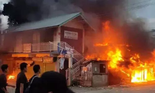 അവകാശികളില്ലാത്ത 96 മൃതദേഹങ്ങൾ, കൊള്ളയടിച്ചത് 5,668 ആയുധങ്ങൾ: മണിപ്പൂർ കലാപത്തെക്കുറിച്ചുള്ള സ്ഥിതി വിവരക്കണക്കുകൾ പുറത്ത് അവകാശികളില്ലാത്ത 96 മൃതദേഹങ്ങൾ, കൊള്ളയടിച്ചത് 5,668 ആയുധങ്ങൾ: മണിപ്പൂർ കലാപത്തെക്കുറിച്ചുള്ള സ്ഥിതി വിവരക്കണക്കുകൾ പുറത്ത്