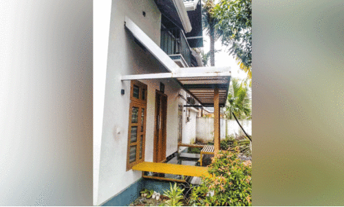 മു​സ്ത​ഫ ചെ​ങ്ങാ​ട് നി​ർ​മി​ച്ച പ​രി​സ്ഥി​തി സൗ​ഹൃ​ദ വീ​ടു​ക​ളി​ലൊ​ന്ന്